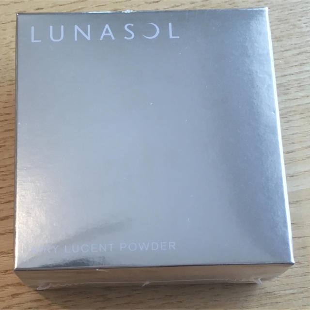 LUNASOL(ルナソル)のLUNASOL ルナソル エアリー ルーセント パウダー #01 Light コスメ/美容のベースメイク/化粧品(フェイスパウダー)の商品写真