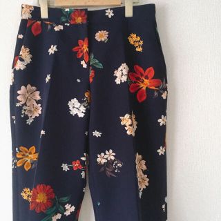 ザラ(ZARA)のZARA 花柄ワイドパンツ(カジュアルパンツ)