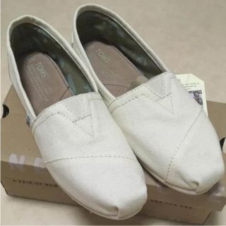 トムズ(TOMS)の新品TOMSスニーカーサイズ6.5(スニーカー)