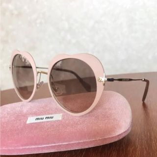 ミュウミュウ(miumiu)のお早めに！新品★ハートが可愛いサングラス(サングラス/メガネ)