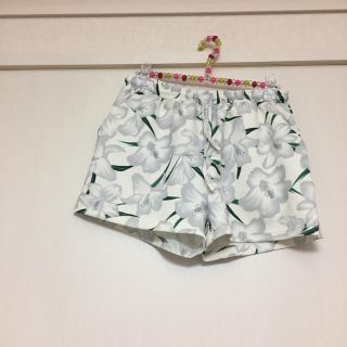 エモダ(EMODA)の＊花柄ショーパン＊(ショートパンツ)