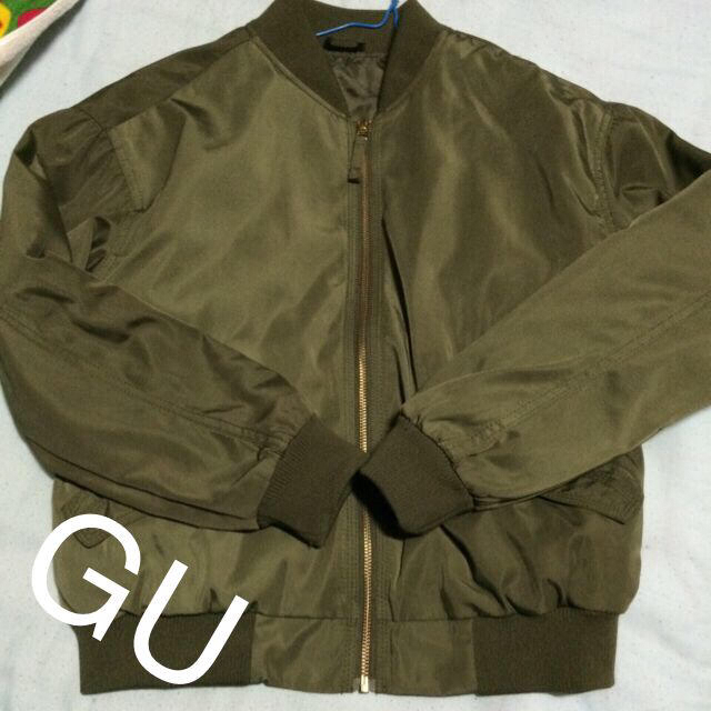 GU(ジーユー)の14日までお取り置き ブルゾン カーキ レディースのジャケット/アウター(ブルゾン)の商品写真