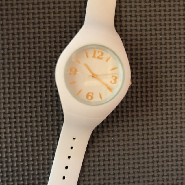 ゆか☆様専用ホワイト レディース 腕時計 レディースのファッション小物(腕時計)の商品写真