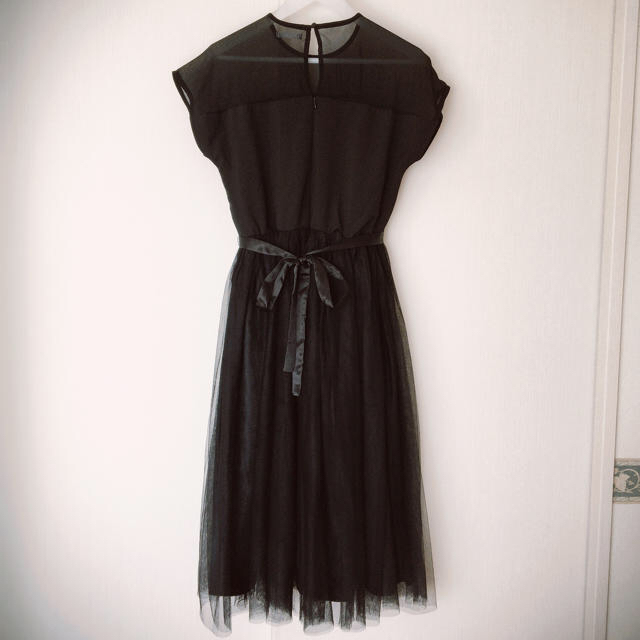 merlot(メルロー)のデコルテシースルーチュールスカートワンピース レディースのフォーマル/ドレス(ミディアムドレス)の商品写真