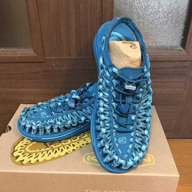 新品 KEEN UNEEK 青 24.5cm US 7.5 サンダル アウトドア