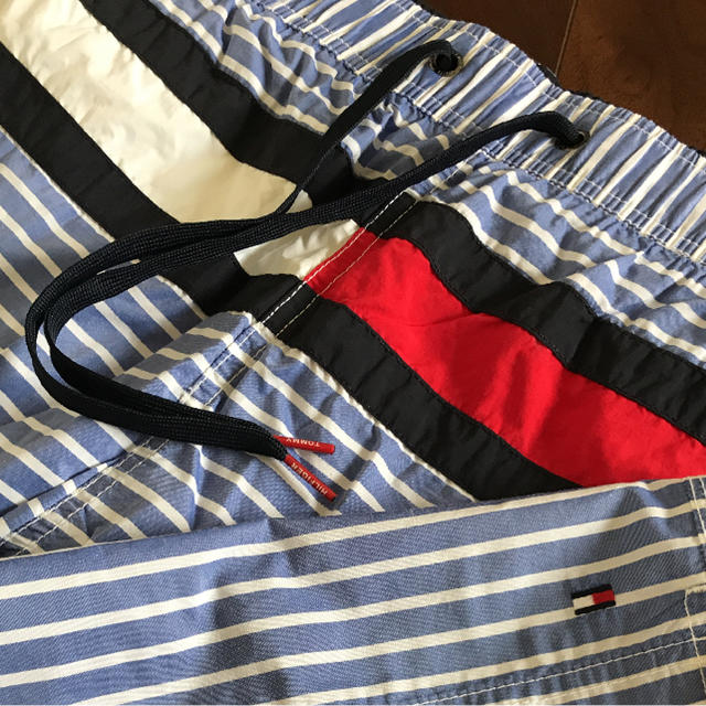 TOMMY HILFIGER(トミーヒルフィガー)の【新品】トミーヒルフィガー TOMMYHILGIGER 水着 メンズ XLサイズ メンズの水着/浴衣(水着)の商品写真