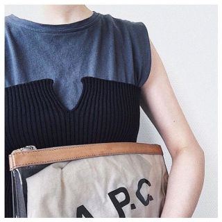 アーペーセー(A.P.C)のAPC ビニールクラッチ(クラッチバッグ)