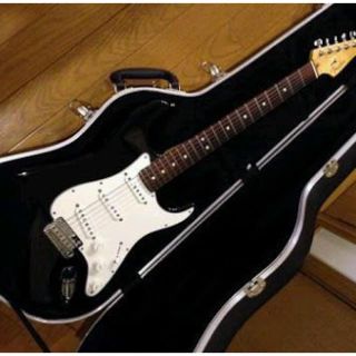 フェンダー(Fender)のフェンダーストラト(エレキギター)