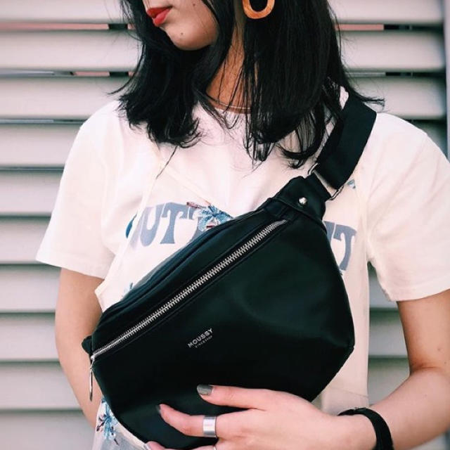 moussy(マウジー)の限定価格♡MOUSSY waist&shoulder BAG♡ボディバッグsly レディースのバッグ(ボディバッグ/ウエストポーチ)の商品写真