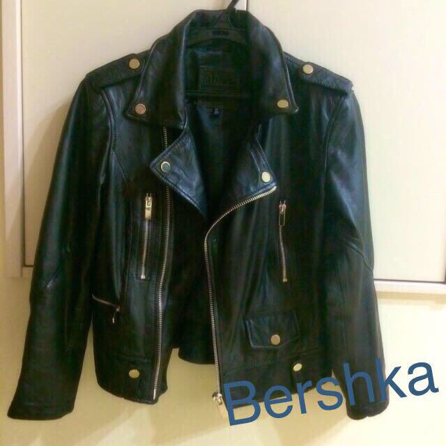 Bershka(ベルシュカ)の羊革 ライダースジャケット  レディースのジャケット/アウター(ライダースジャケット)の商品写真