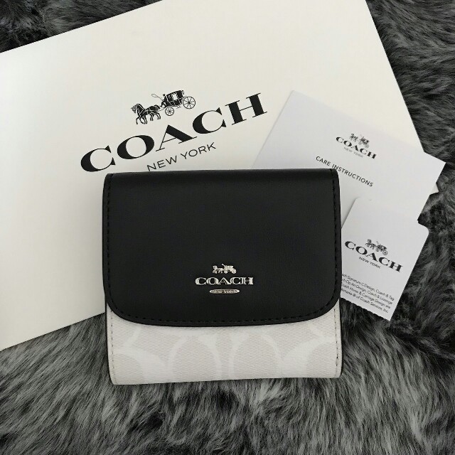 新品☆COACH(コーチ)ネイビー ホワイト シグネチャー 三つ折り財布