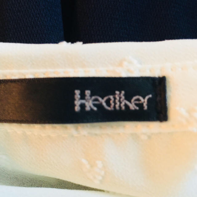 heather(ヘザー)のHeather  ♡が可愛く清楚なお嬢様 ワンピース  白と紺  フリー レディースのワンピース(ひざ丈ワンピース)の商品写真
