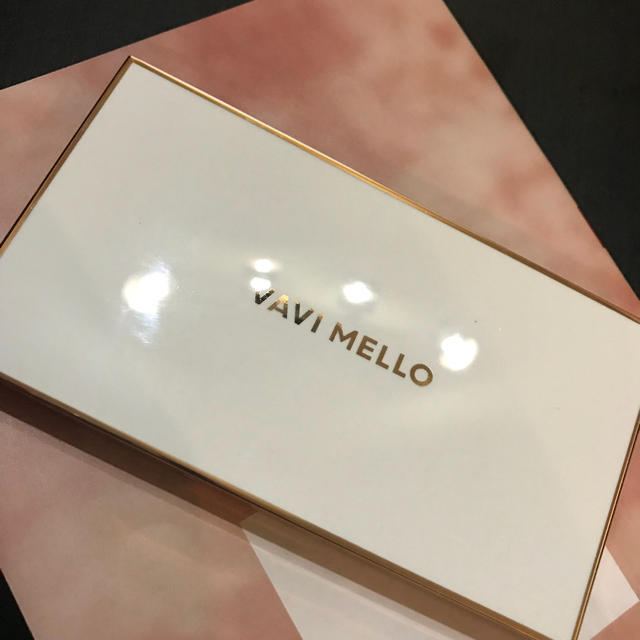 dholic(ディーホリック)のVAVI MELLO バビメロ バレンタインボックス コスメ/美容のベースメイク/化粧品(アイシャドウ)の商品写真