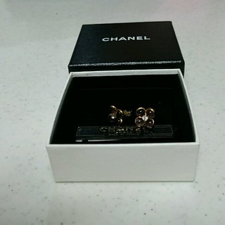 シャネル(CHANEL)のCHANEL お花ピアス(ピアス)