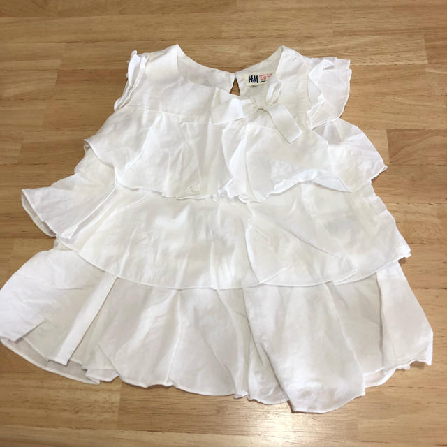 H&M(エイチアンドエム)のH&M フリル トップス キッズ/ベビー/マタニティのキッズ服女の子用(90cm~)(Tシャツ/カットソー)の商品写真