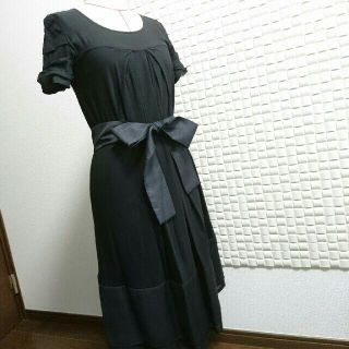 トゥービーシック(TO BE CHIC)の美品【TO BE CHIC】トゥービーシック ブラック ワンピース size40(ひざ丈ワンピース)