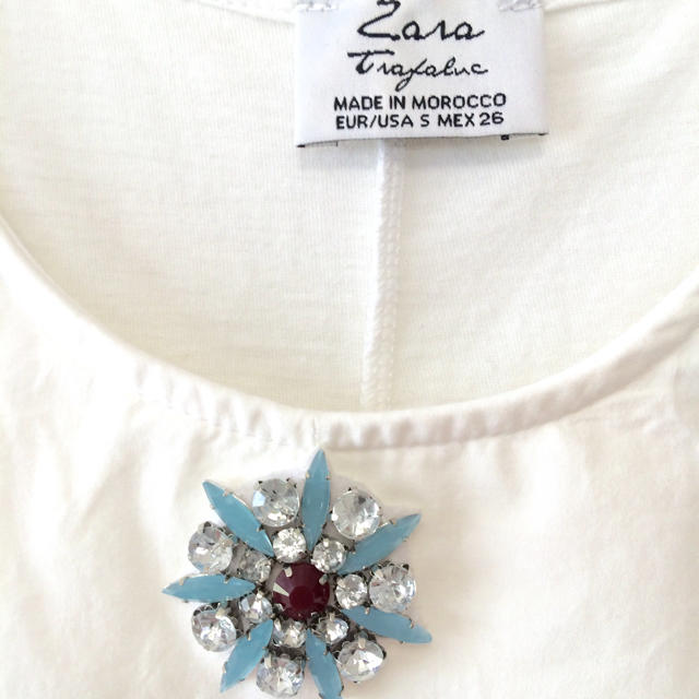 可愛い♡ 完売品 ZARA ビジュー付きノースリーブ