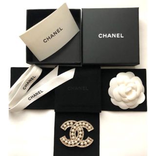 CHANEL - 未使用！シャネル パールブローチの通販｜ラクマ