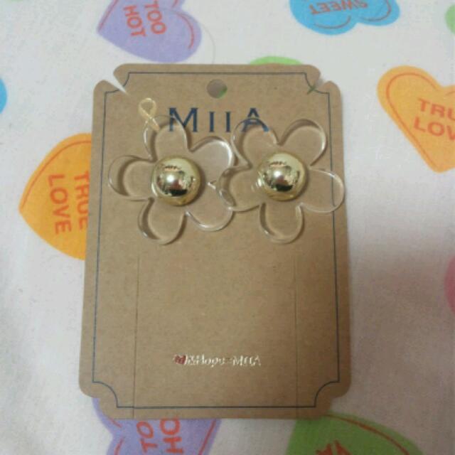 MIIA(ミーア)のMIIA フラワー ピアス クリア レディースのアクセサリー(ピアス)の商品写真