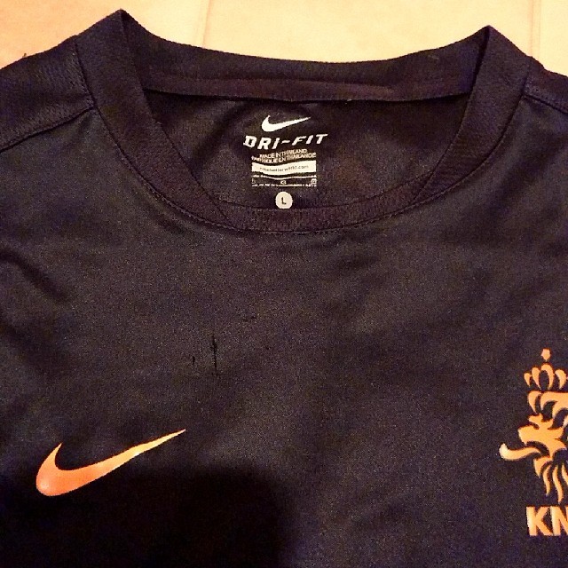 NIKE(ナイキ)のナイキ Ｔシャツ 黒オレンジ Ｌ スポーツ/アウトドアのサッカー/フットサル(ウェア)の商品写真