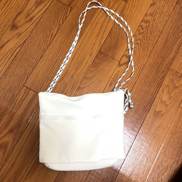 Ungrid(アングリッド)のダブルジップサコッシュBAG カスタムコンチョ付き  ungrid レディースのバッグ(ショルダーバッグ)の商品写真