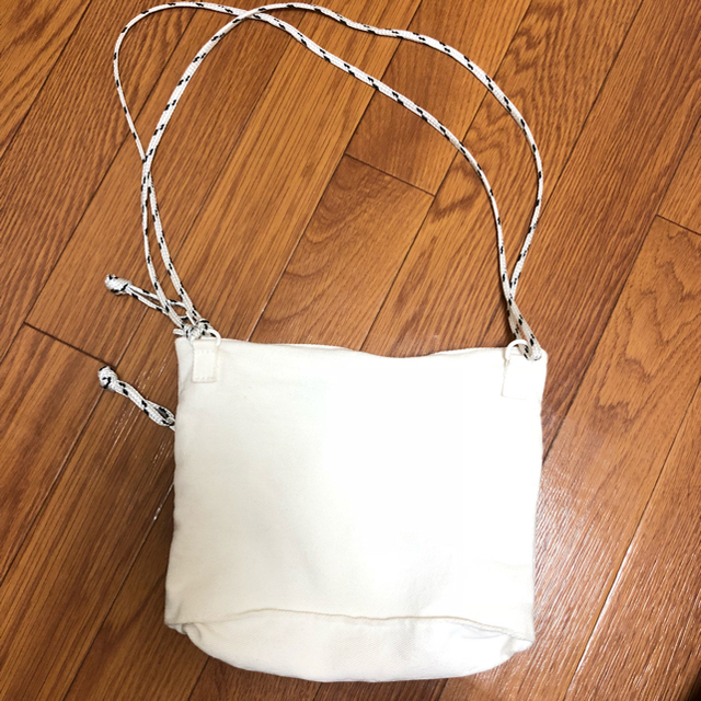 Ungrid(アングリッド)のダブルジップサコッシュBAG カスタムコンチョ付き  ungrid レディースのバッグ(ショルダーバッグ)の商品写真