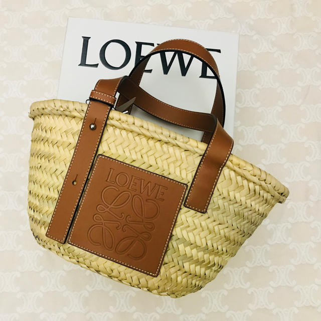 LOEWE(ロエベ)のLOEWE カゴバック Sサイズ （新品タグ付き） レディースのバッグ(かごバッグ/ストローバッグ)の商品写真