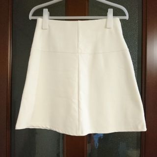 ヴィス(ViS)の台形スカート 白 ミニスカート(ひざ丈スカート)