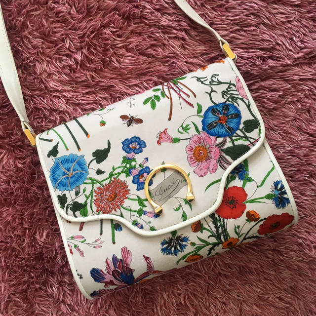 Gucci - Gucci フローラ 花柄 ショルダーバッグ ヴィンテージ バッグ Floraの通販 by Osaya｜グッチならラクマ