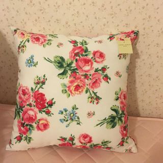 ローラアシュレイ(LAURA ASHLEY)のローラアシュレイ 新品タグ付き クッションカバー3枚(クッション)