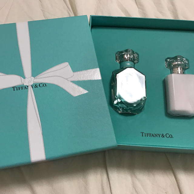 フローラルムスキートップTIFFANY & CO. ボディローション ギフトセット