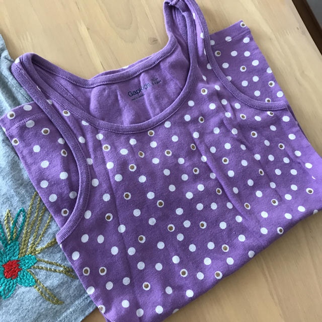 GAP Kids(ギャップキッズ)のGAP 2枚セット 女の子150&130 キッズ/ベビー/マタニティのキッズ服女の子用(90cm~)(Tシャツ/カットソー)の商品写真