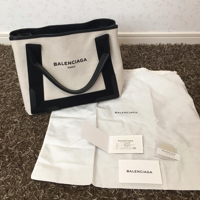 は自分にプチご褒美を Balenciaga - 8/10まで お取り置き中