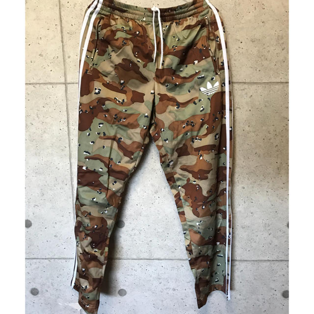 adidas(アディダス)のファースト初代モデル！ CAMOカモフラ迷彩柄 ジャージ セットアップ メンズのトップス(ジャージ)の商品写真