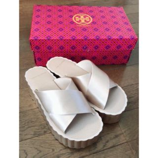 トリーバーチ(Tory Burch)のトリーバーチ SCALLOP WEDGE FLIP FLOP 厚底サンダル(サンダル)