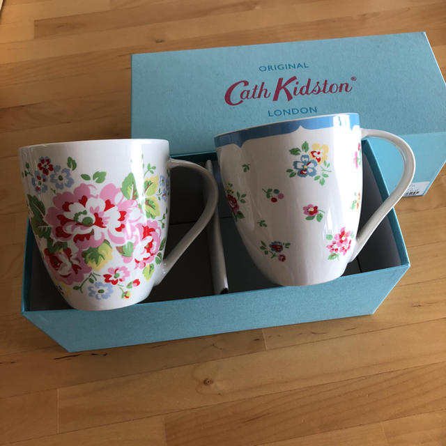 Cath Kidston(キャスキッドソン)のキャス・キッドソン☆新品未使用☆ペアマグ インテリア/住まい/日用品のキッチン/食器(グラス/カップ)の商品写真