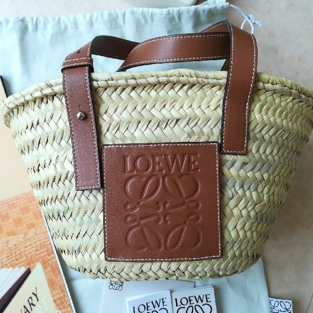 LOEWE(ロエベ)の百貨店購入 新品 ロエベ　LOEWE　バスケット　スモール　かご　カゴ レディースのバッグ(かごバッグ/ストローバッグ)の商品写真