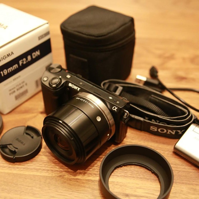 NEX-5T ＋ 単焦点レンズ sigma 19mm f2.8 DN 美品