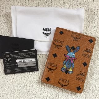 エムシーエム(MCM)のMCM 限定ウサギ柄パスポートケース(旅行用品)