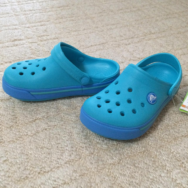 crocs(クロックス)のcrocs サンダル キッズ/ベビー/マタニティのキッズ靴/シューズ(15cm~)(サンダル)の商品写真