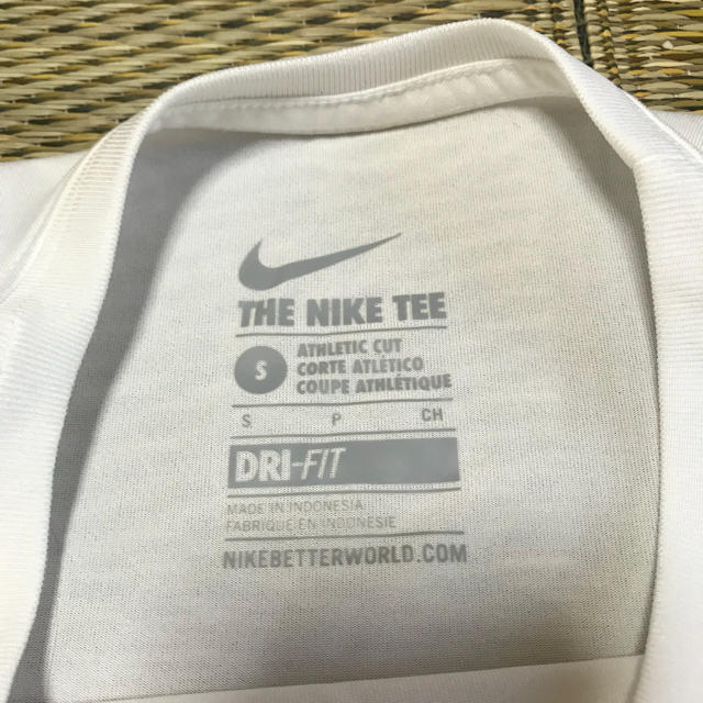 NIKE(ナイキ)のNIKE Ｔシャツ s メンズのトップス(Tシャツ/カットソー(半袖/袖なし))の商品写真
