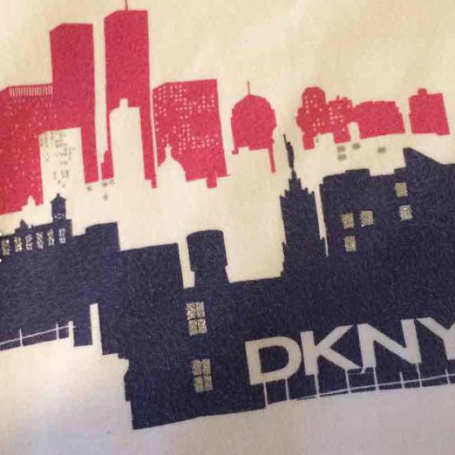 DKNY(ダナキャランニューヨーク)のDKNY Tシャツ レディースのトップス(Tシャツ(半袖/袖なし))の商品写真