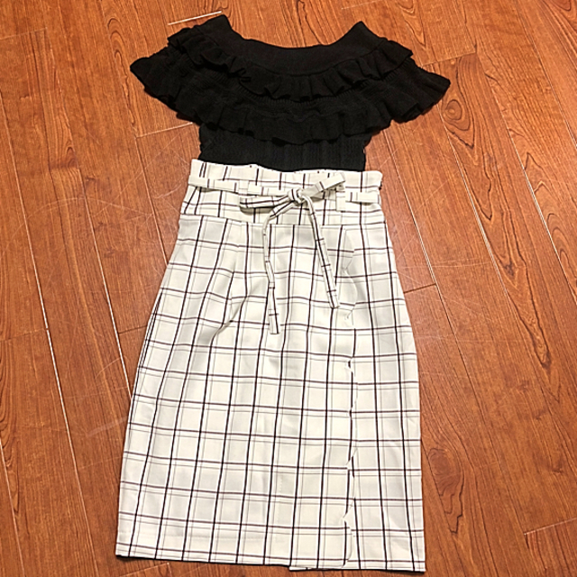 MIIA(ミーア)のMIIA スカラップタイトスカート レディースのスカート(ひざ丈スカート)の商品写真