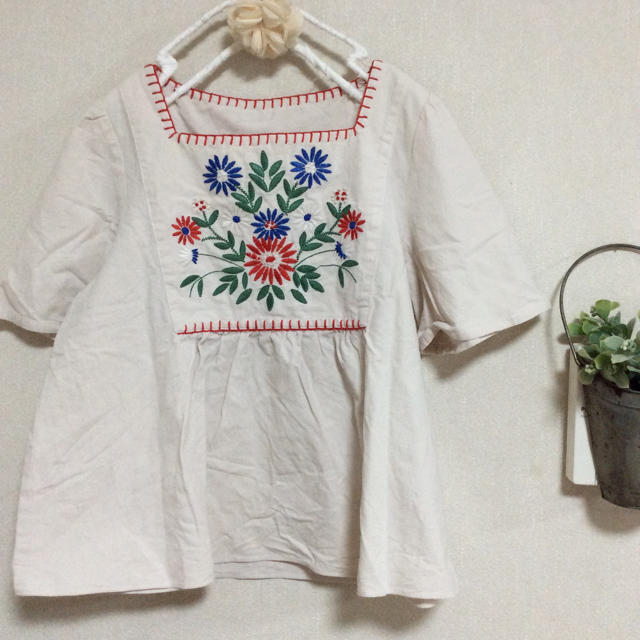 CHILD WOMAN(チャイルドウーマン)のCHILD WOMAN❤️刺繍可愛いブラウス レディースのトップス(シャツ/ブラウス(半袖/袖なし))の商品写真