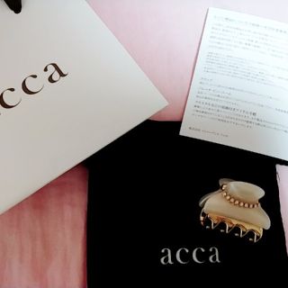 acca アッカ　ヘアクリップ　ホワイトパールカラー、ラインストーン、スモール