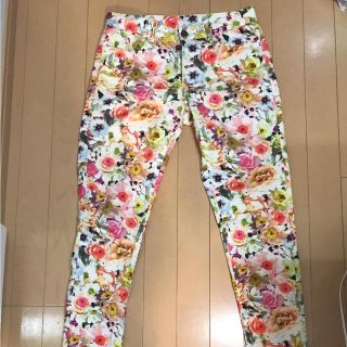 エムエスジイエム(MSGM)のMSGM 花柄パンツ(カジュアルパンツ)