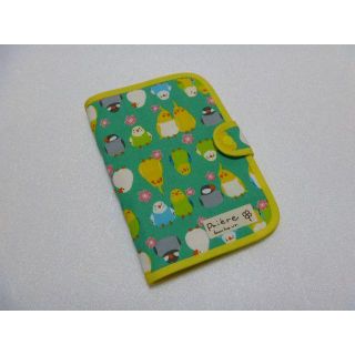 ８２．インコ&文鳥柄のお薬手帳＆診察券入れ　通帳ケース　緑　再販(ポーチ)