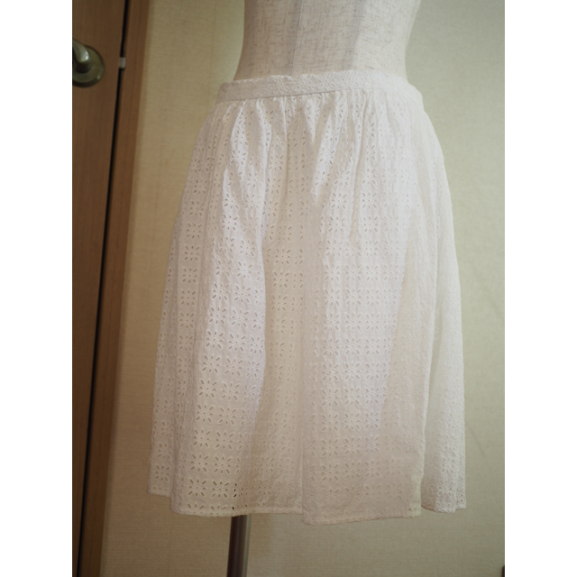 UNIQLO(ユニクロ)のコットン100% フラワー刺繍スカート レディースのスカート(ひざ丈スカート)の商品写真