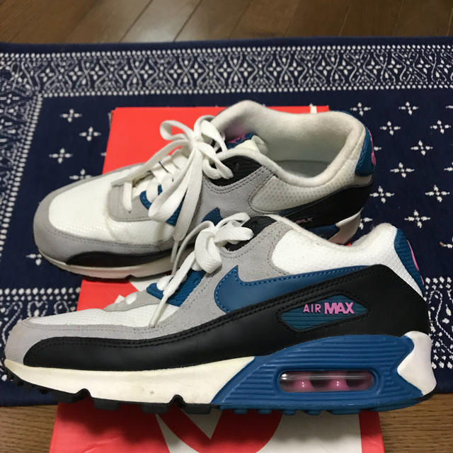 NIKE(ナイキ)のnike  AIRMAX 90 essential 23.5cm レディースの靴/シューズ(スニーカー)の商品写真