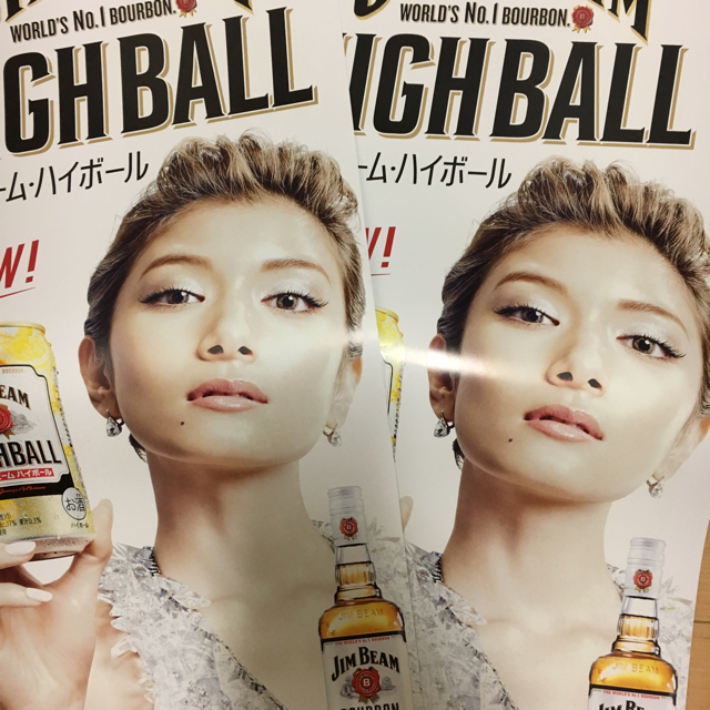 サントリー(サントリー)のローラ ジムビームポスター2枚 エンタメ/ホビーのタレントグッズ(女性タレント)の商品写真